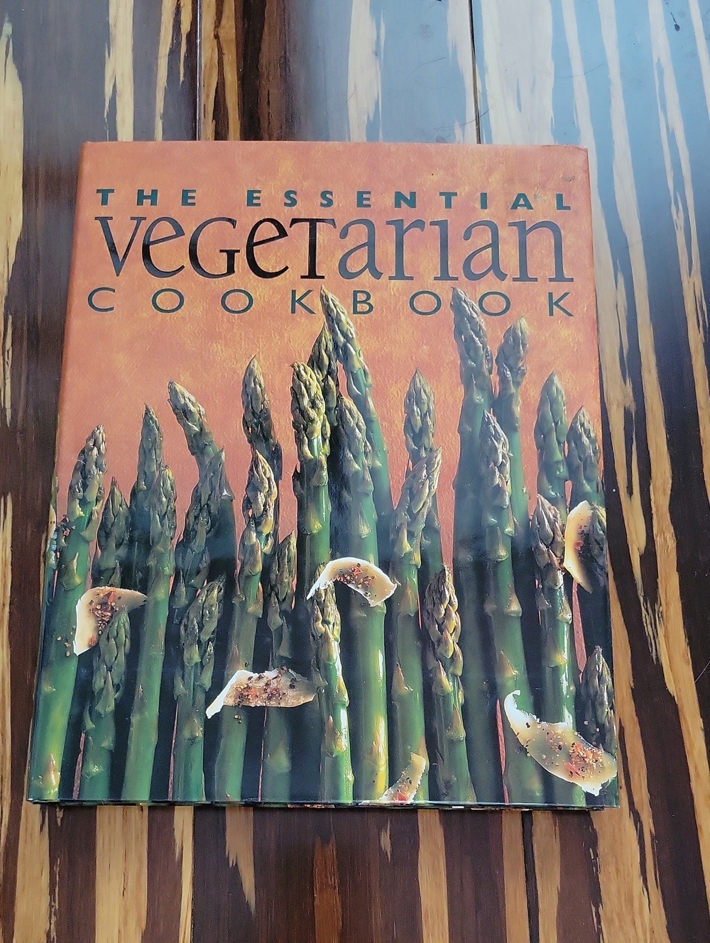 The Essential Vegetarian Cookbook - Hardcover